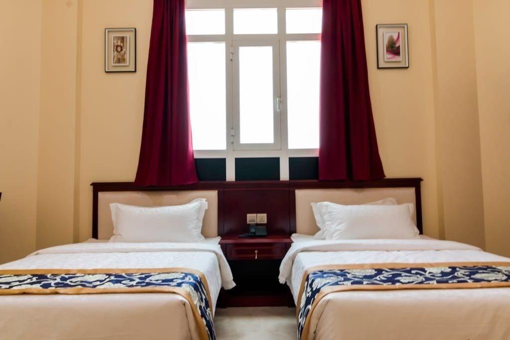Farah Hotel Apartment Маскат Екстериор снимка
