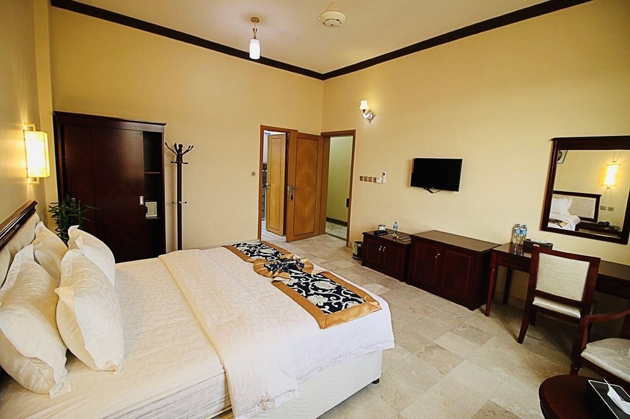 Farah Hotel Apartment Маскат Екстериор снимка
