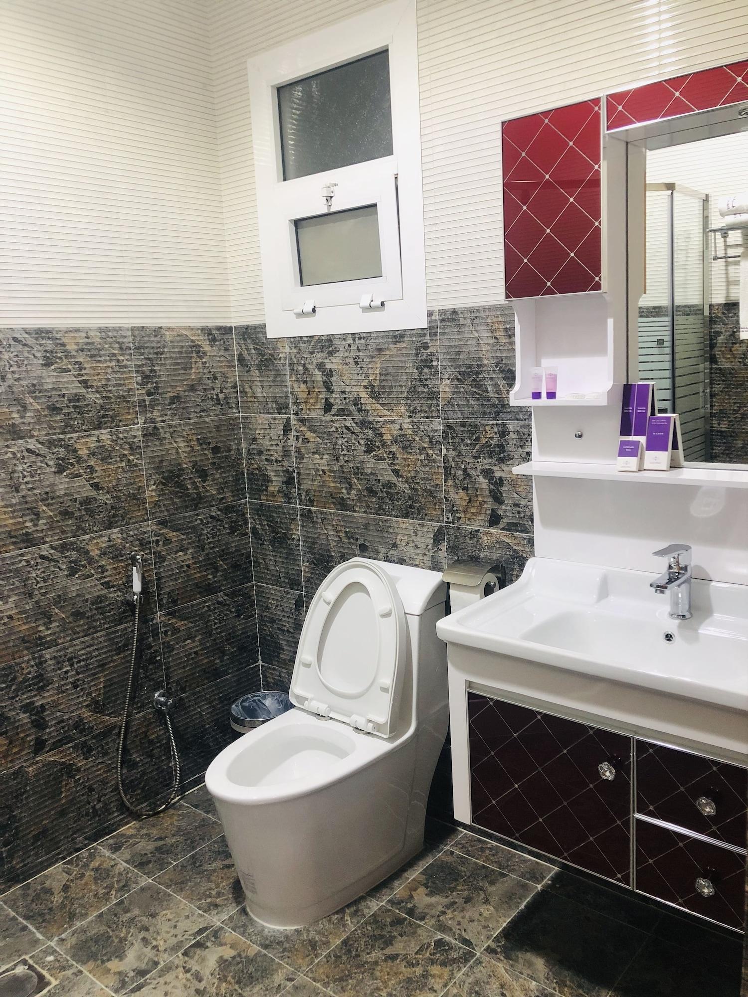 Farah Hotel Apartment Маскат Екстериор снимка