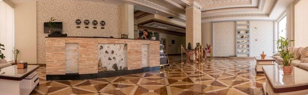 Farah Hotel Apartment Маскат Екстериор снимка