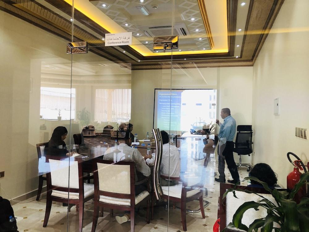 Farah Hotel Apartment Маскат Екстериор снимка